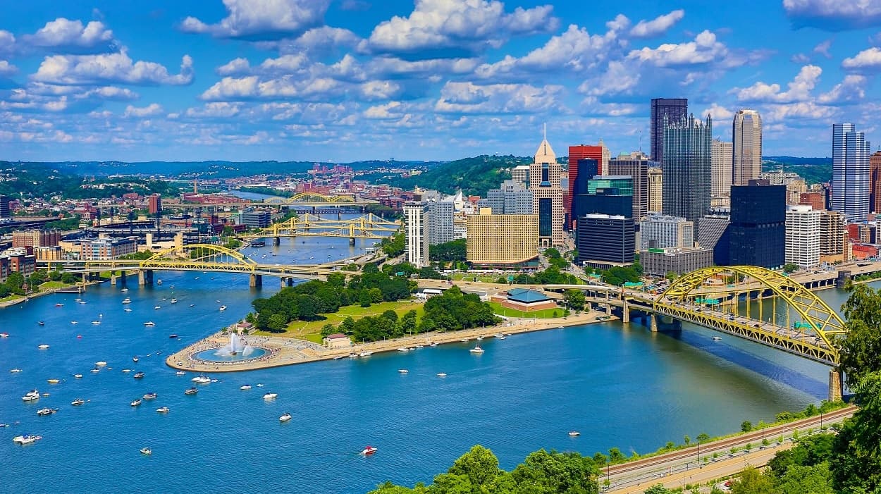 Moving to Pittsburgh Pennsylvania - Aerial Pittsburgh Skyline - United Van Lines